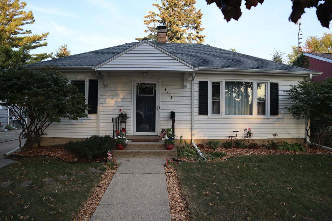 5713 39th Ave, Kenosha, WI 53144