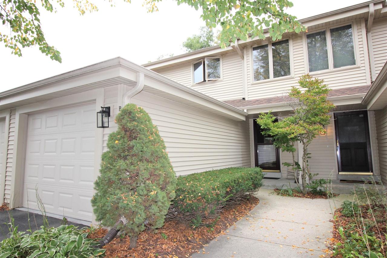 2419 Willowood Dr #B, Waukesha, WI 53188