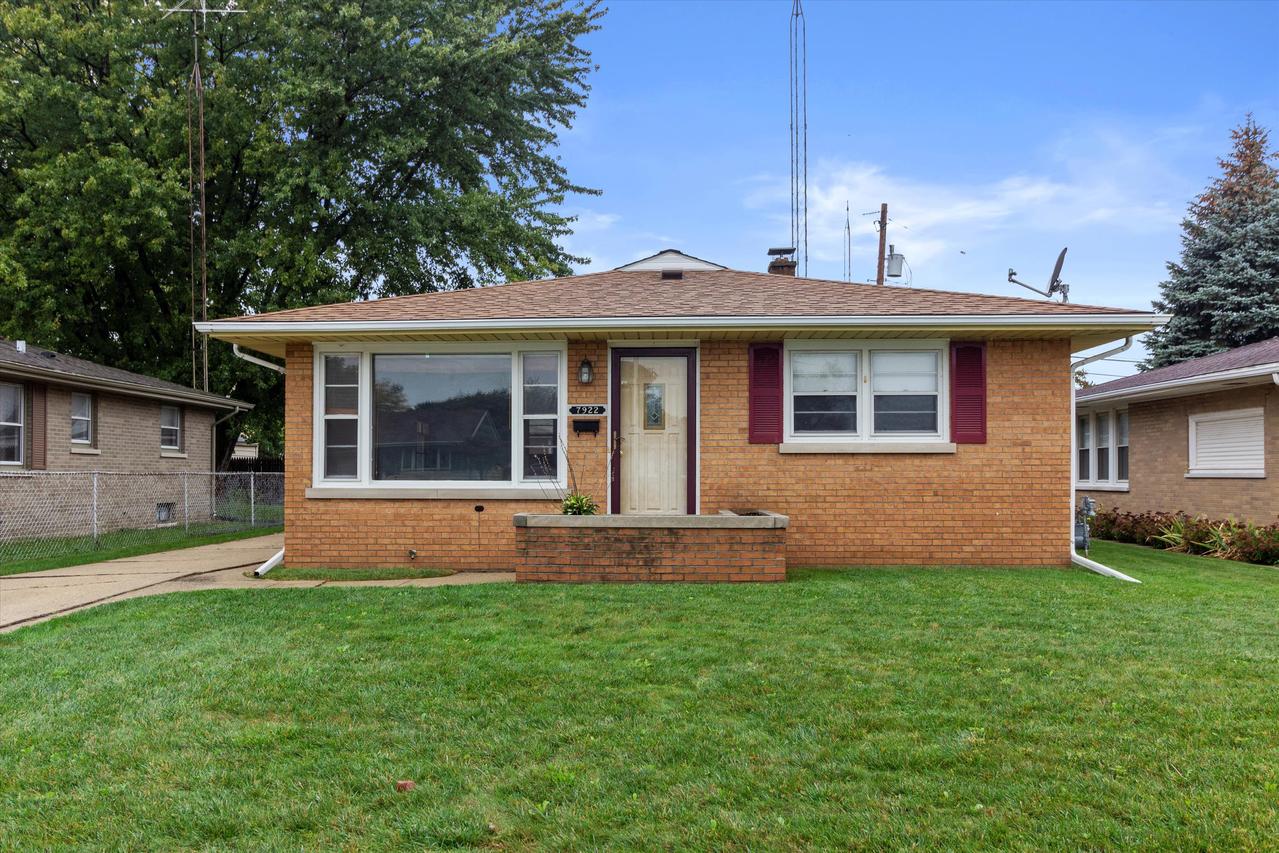 7922 22nd Ave, Kenosha, WI 53143
