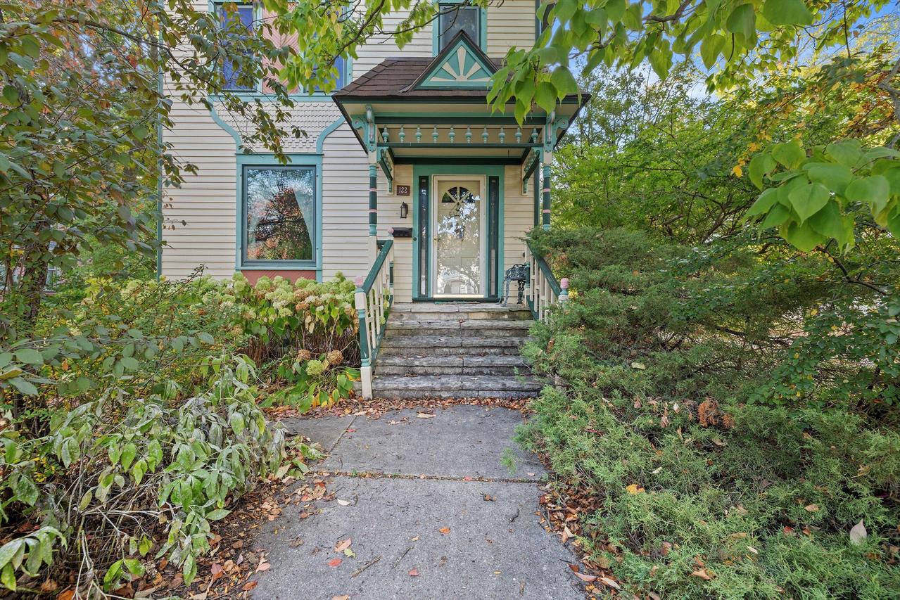 122 S East Ave., Waukesha, WI 53186
