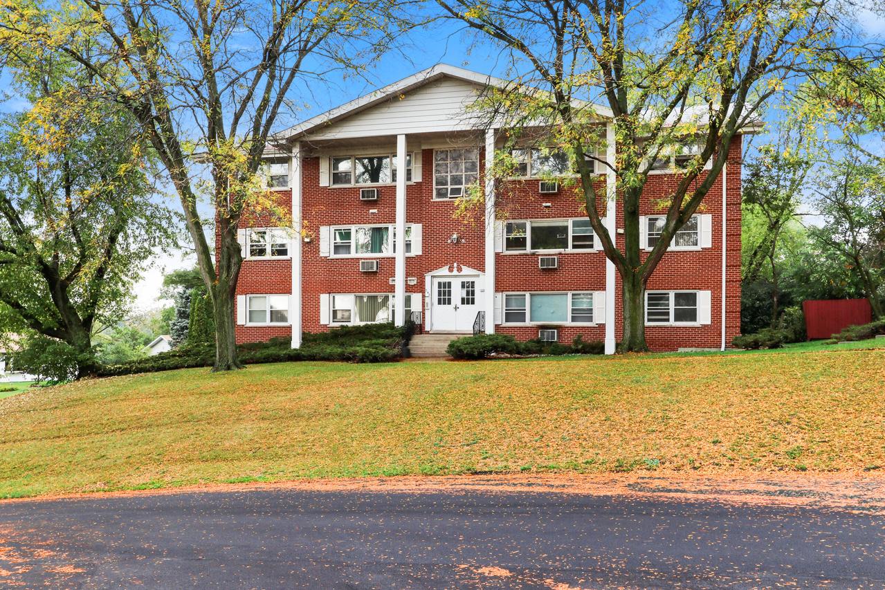 245 Country Club #2A, Lake Geneva, WI 53147