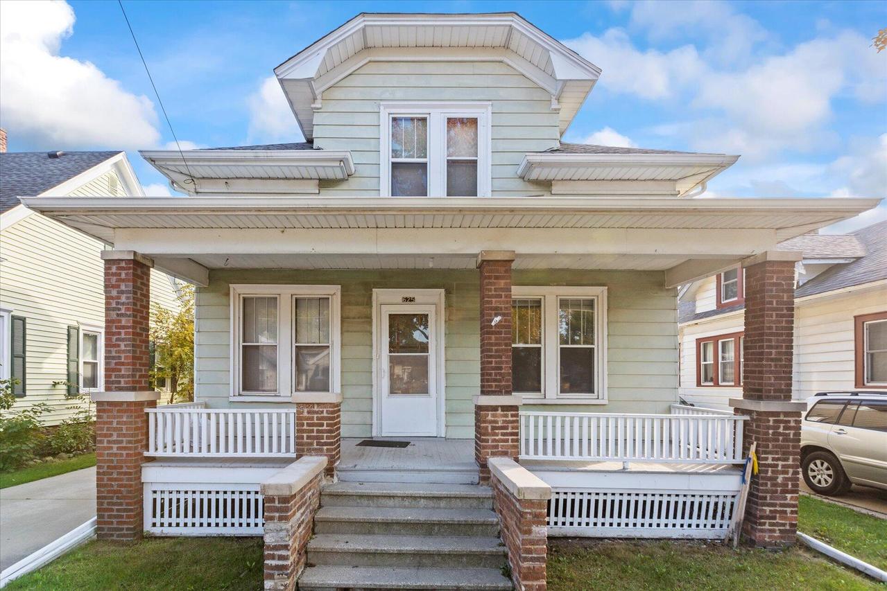 625 Goold St, Racine, WI 53402