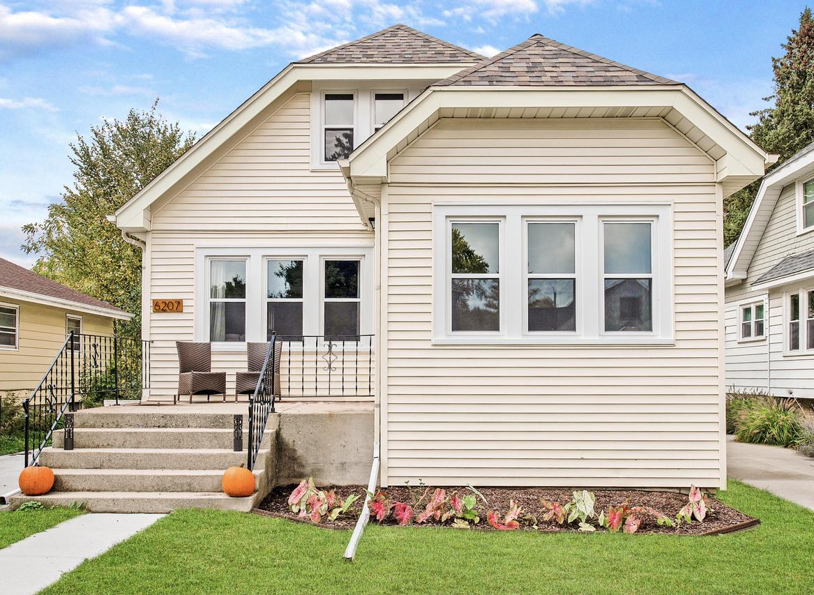 6207 N Willow Glen, Glendale, WI 53209