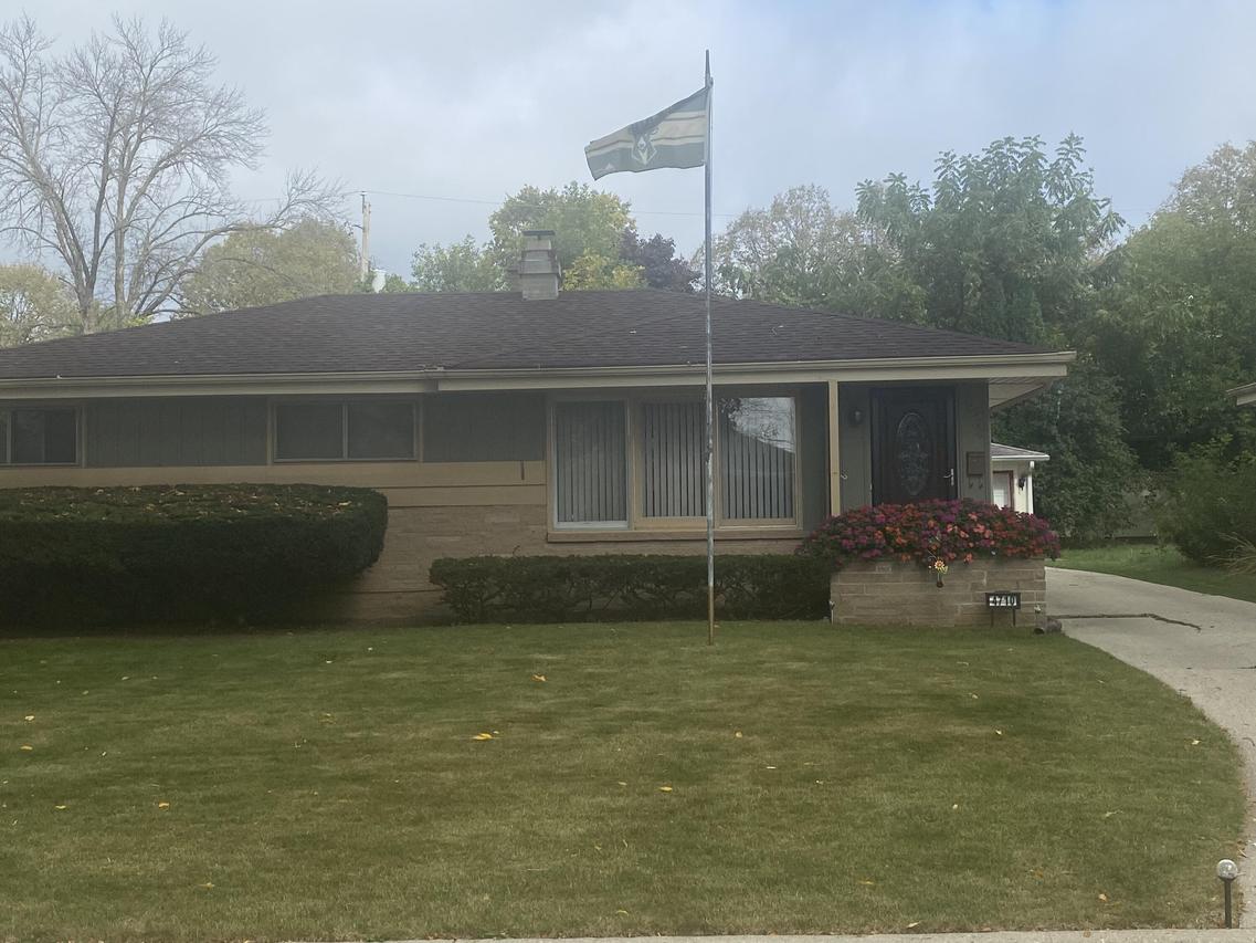 4710 W Kiley Ave, Milwaukee, WI 53223