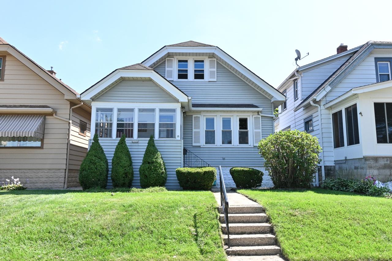 2322 S 74th St, West Allis, WI 53219