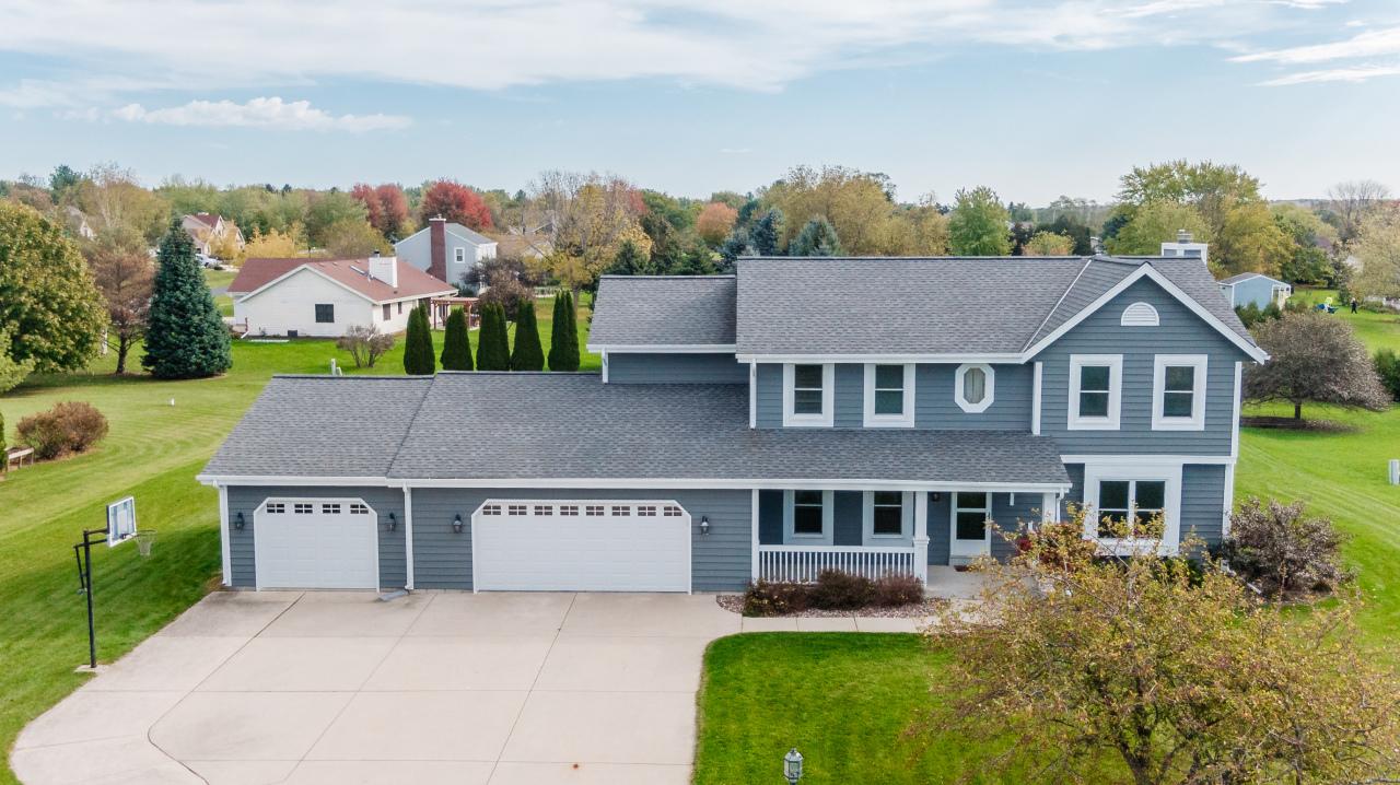 W257S4646 Wood Lilly Ln., Waukesha, WI 53189