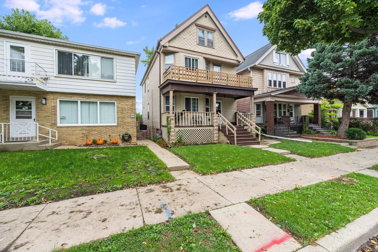 6520 W Mitchell St, West Allis, WI 53214