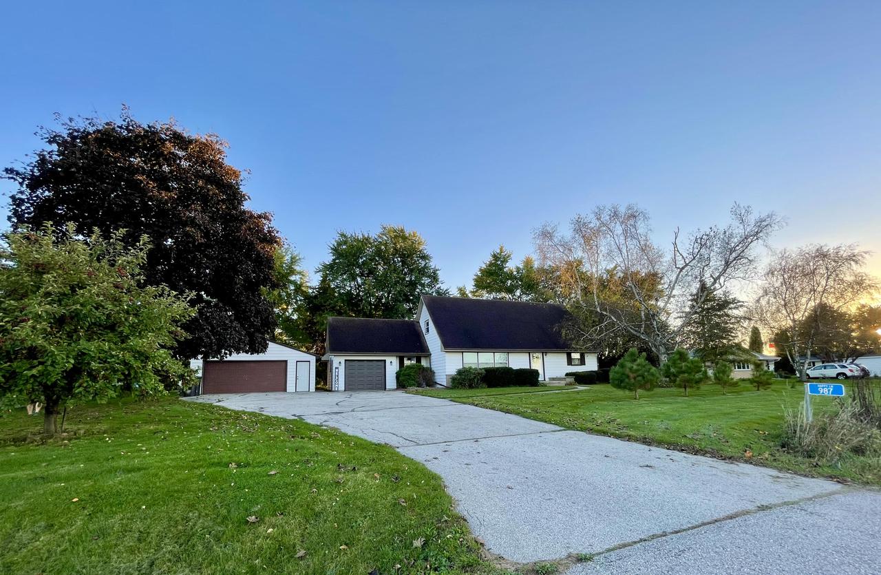 987 Happy Ln, Sheboygan Falls, WI 53085
