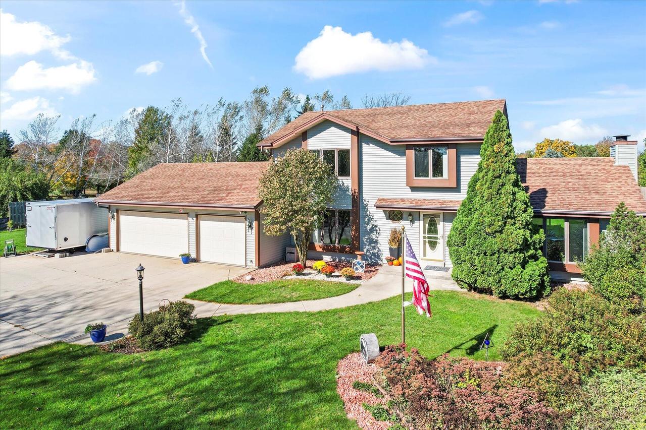 4058 Vista Moraine Dr, Richfield, WI 53033