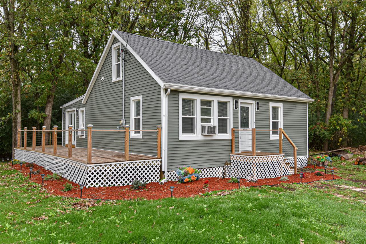 N2461 Phyllis Wheatly Dr, Bloomfield, WI 53105