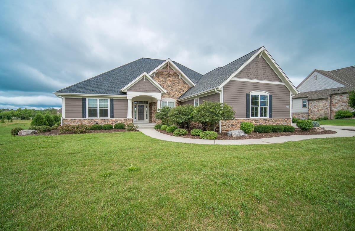 11453 N Oakview Ct, Mequon, WI 53092