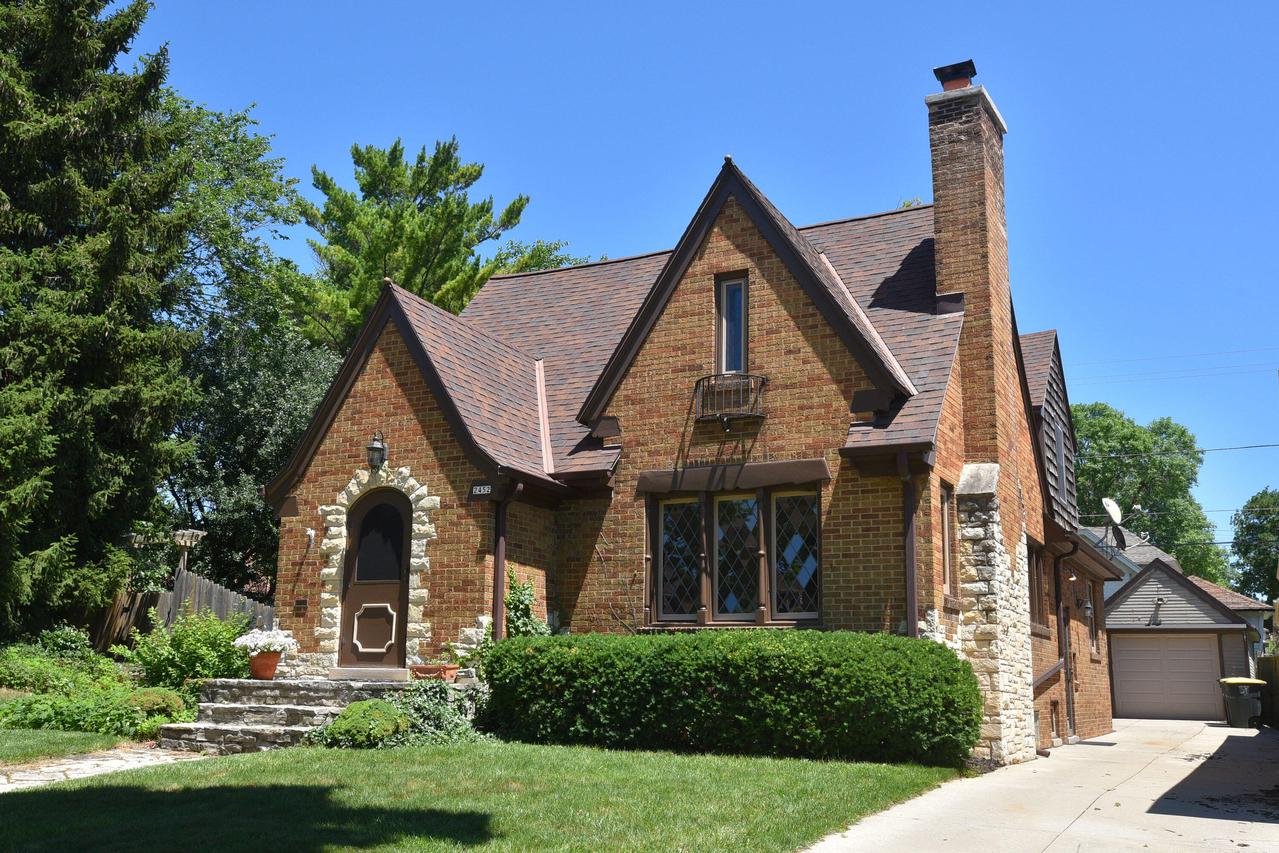 2452 N 62nd St., Wauwatosa, WI 53213