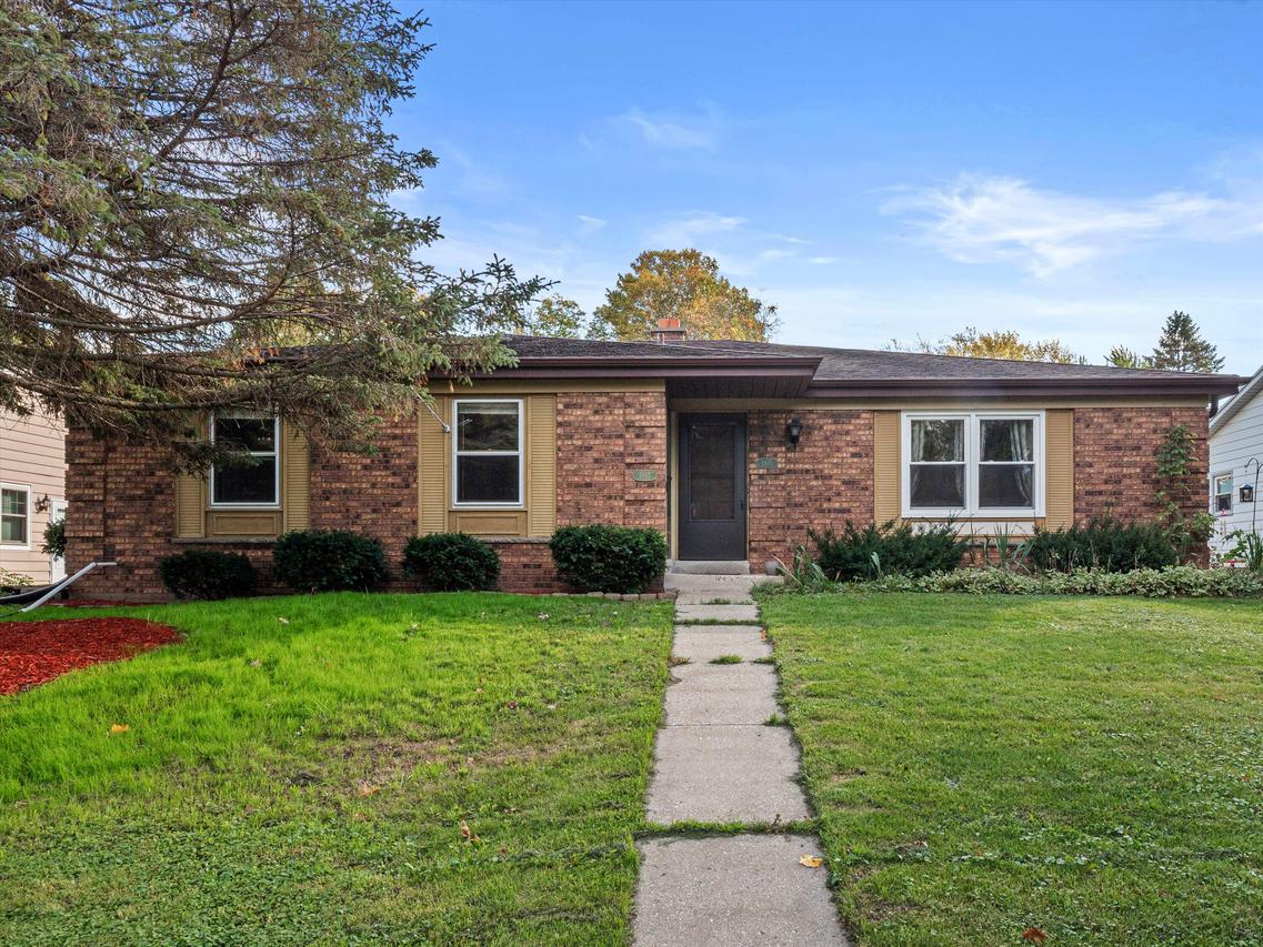 1813 Northview Rd., Waukesha, WI 53188