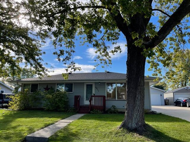 5811 63rd St, Kenosha, WI 53142