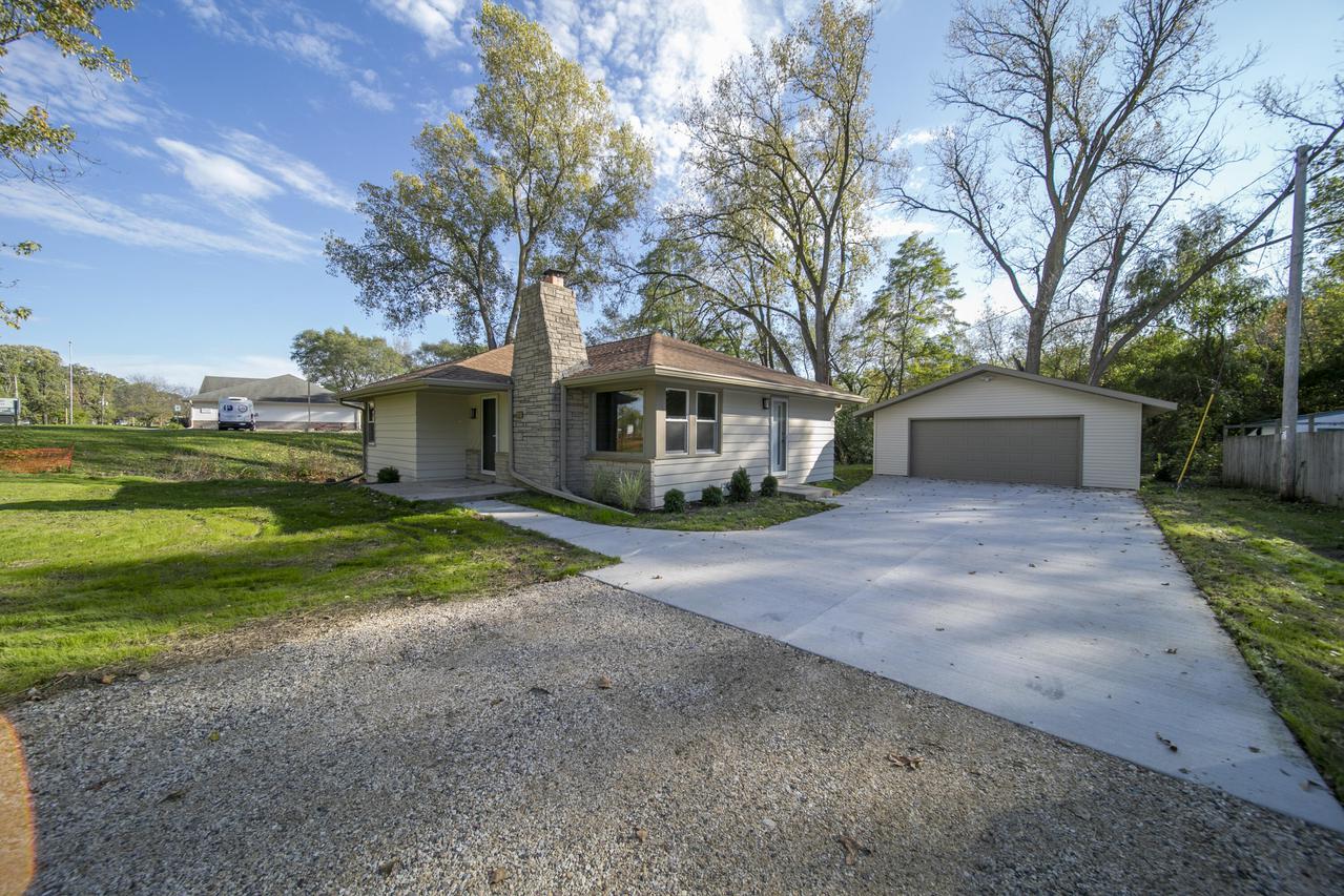 375 Eagle Lake, Mukwonago, WI 53149