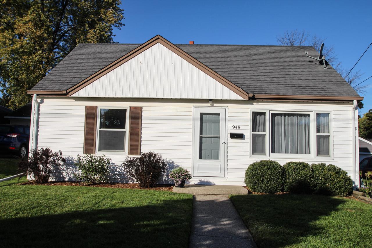 948 Harding Ave, Waukesha, WI 53186