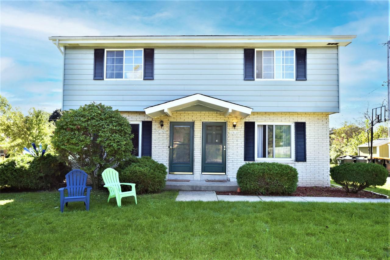 11909 W Watertown Plank Rd #11911, Wauwatosa, WI 53226
