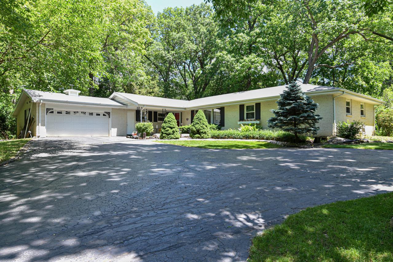 W127S6992 Woodland Ct, Muskego, WI 53150