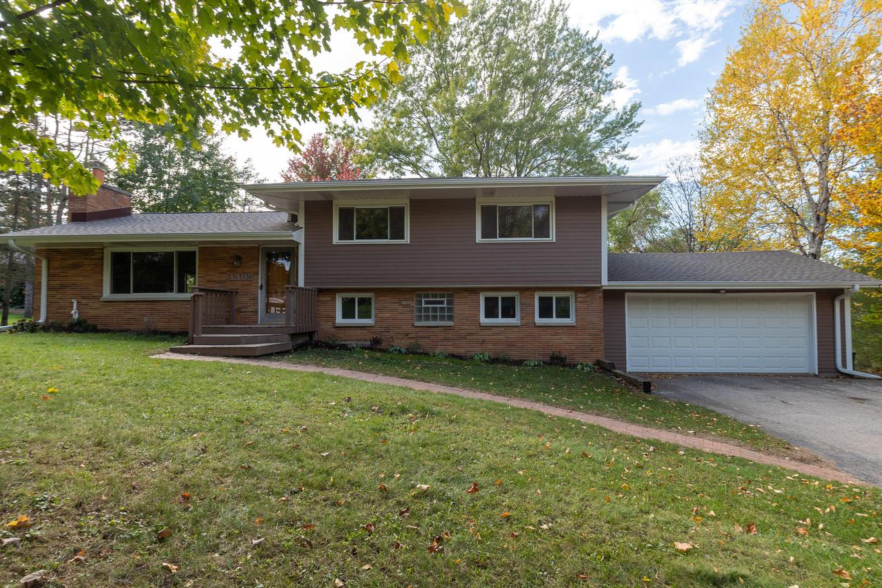1385 Hickory Hill, Brookfield, WI 53045