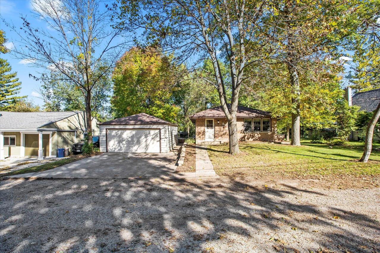 N22W28850 Oak Ln, Delafield, WI 53072