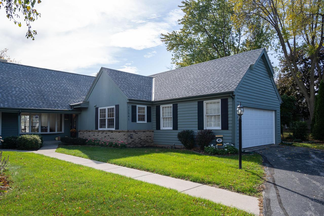 12541 N Woodberry Dr, Mequon, WI 53092