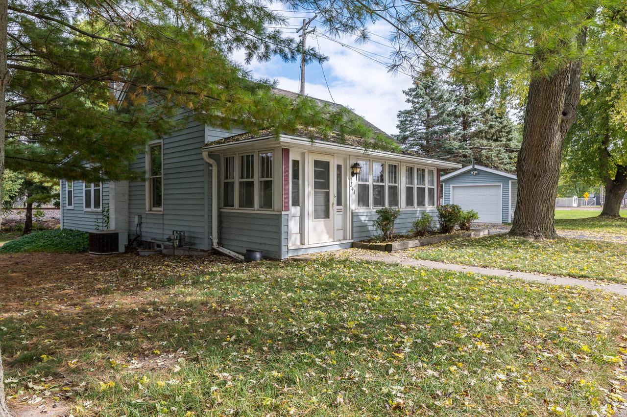 341 Oakton Ave, Pewaukee, WI 53072