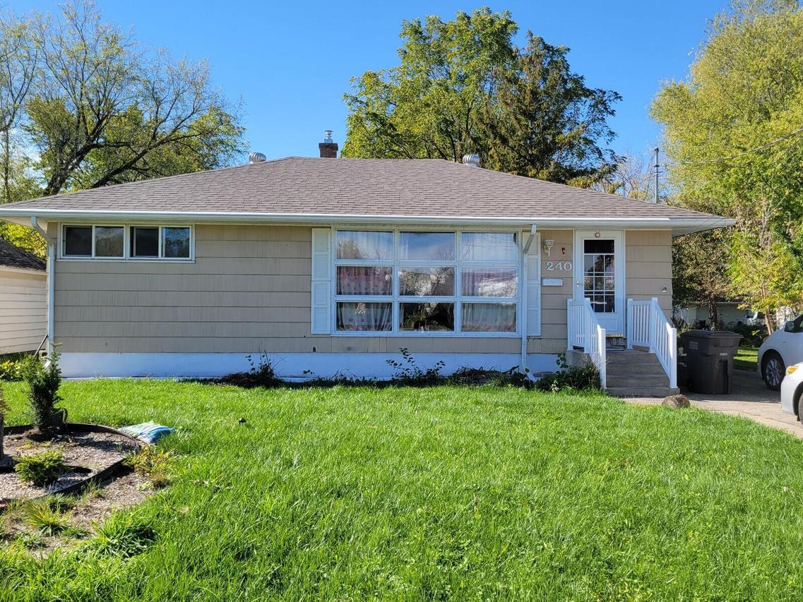 240 W Riverview Dr, Jefferson, WI 53549