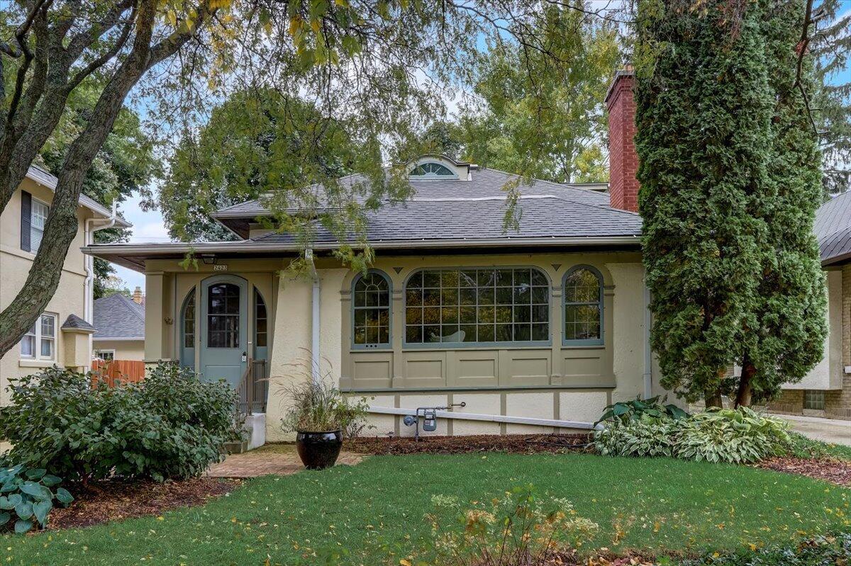 2423 E Shorewood Blvd, Shorewood, WI 53211