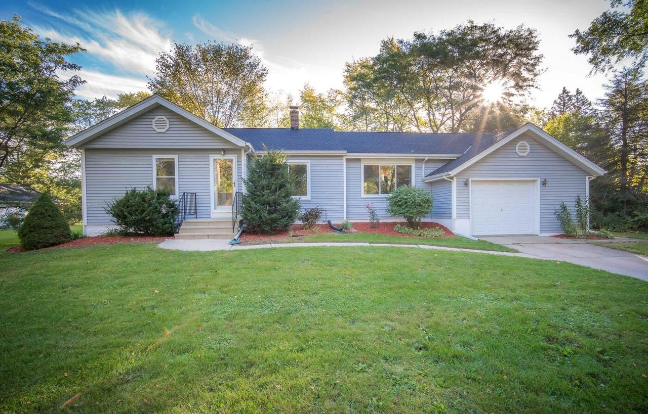 4722 N 106th St, Wauwatosa, WI 53225