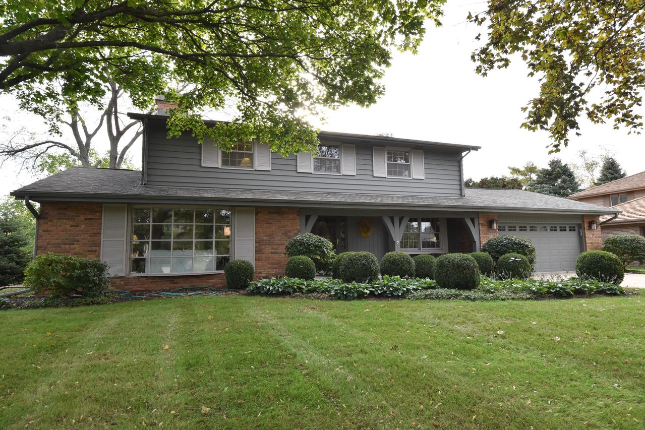 1 Shorewood Ct, Wind Point, WI 53402