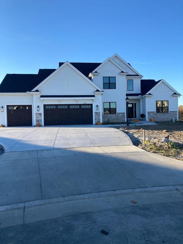 10031 S Woodside Ct, Franklin, WI 53132
