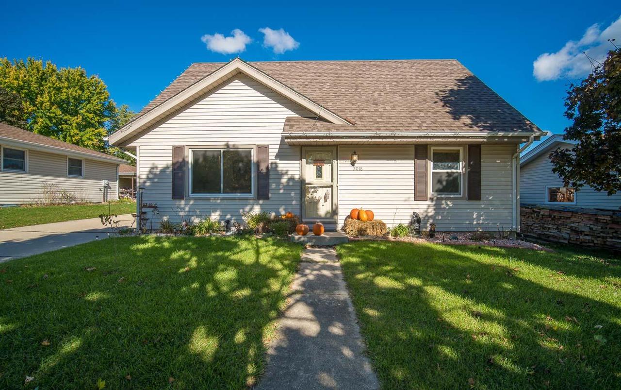 2018 Deerfield Dr, West Bend, WI 53090