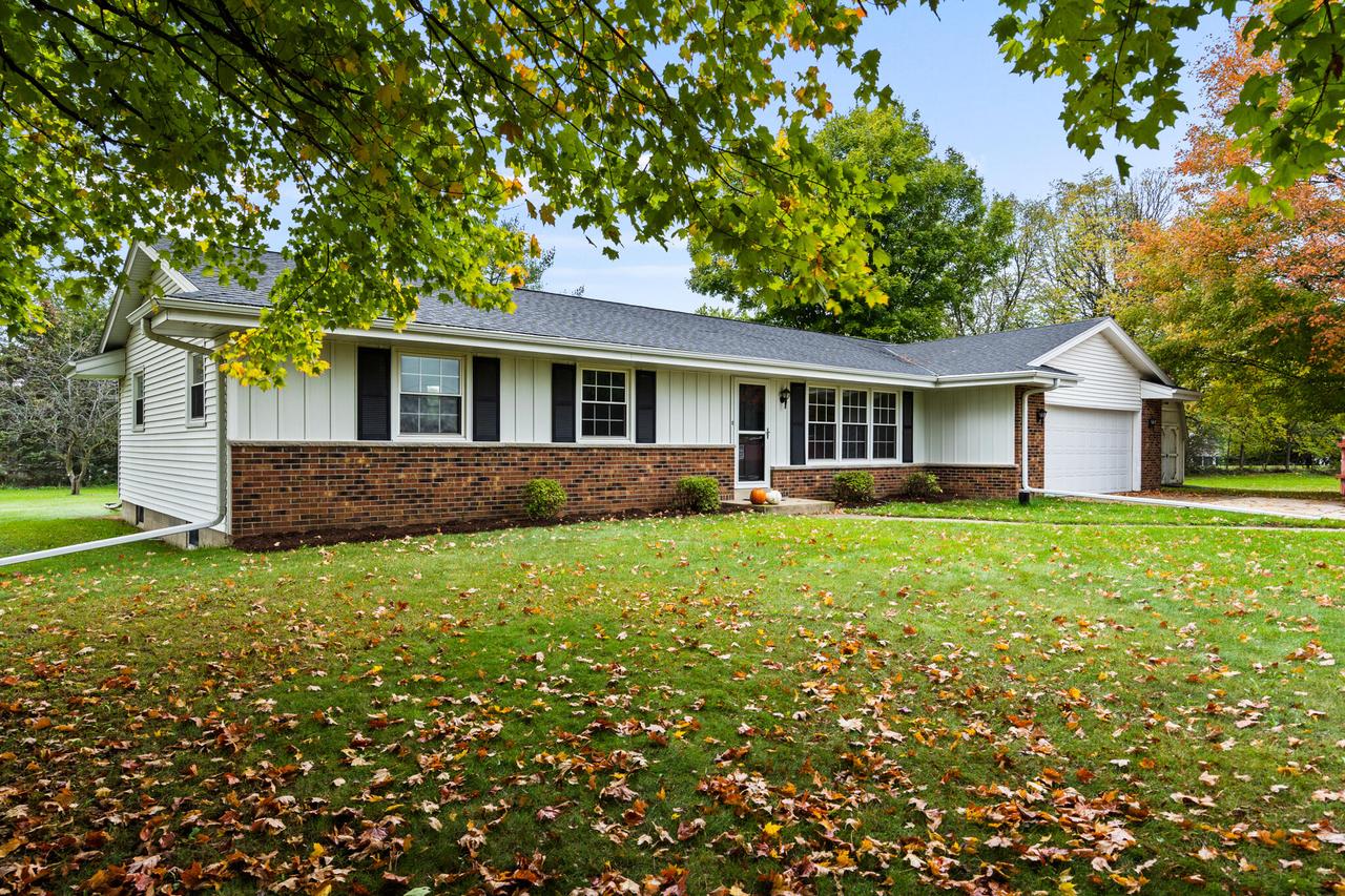 W240S10135 Castle Rd, Vernon, WI 53103