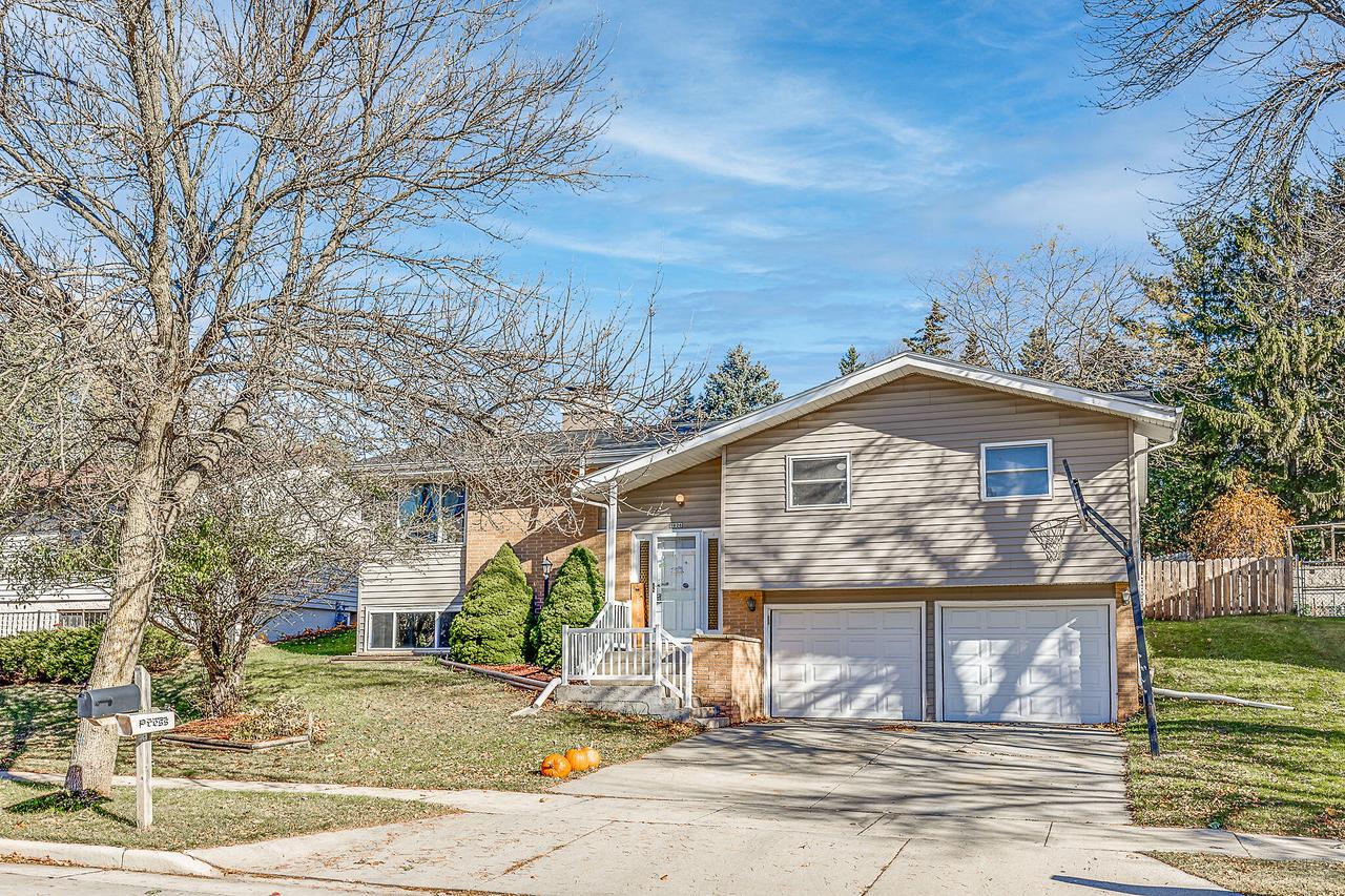 1626 Camelot Blvd, Sheboygan, WI 53081