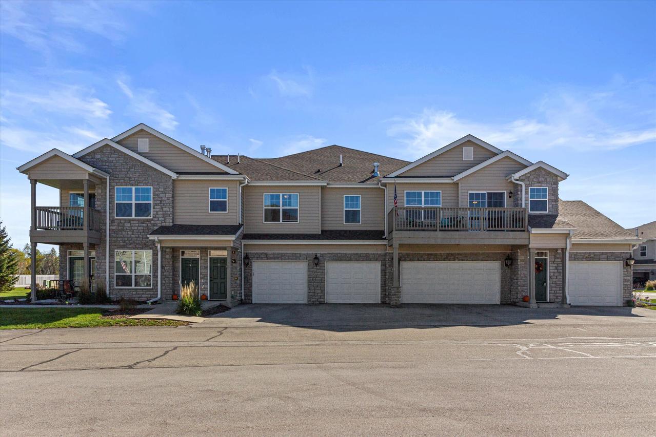 N17W26480 Meadowgrass Cir #C, Pewaukee, WI 53072