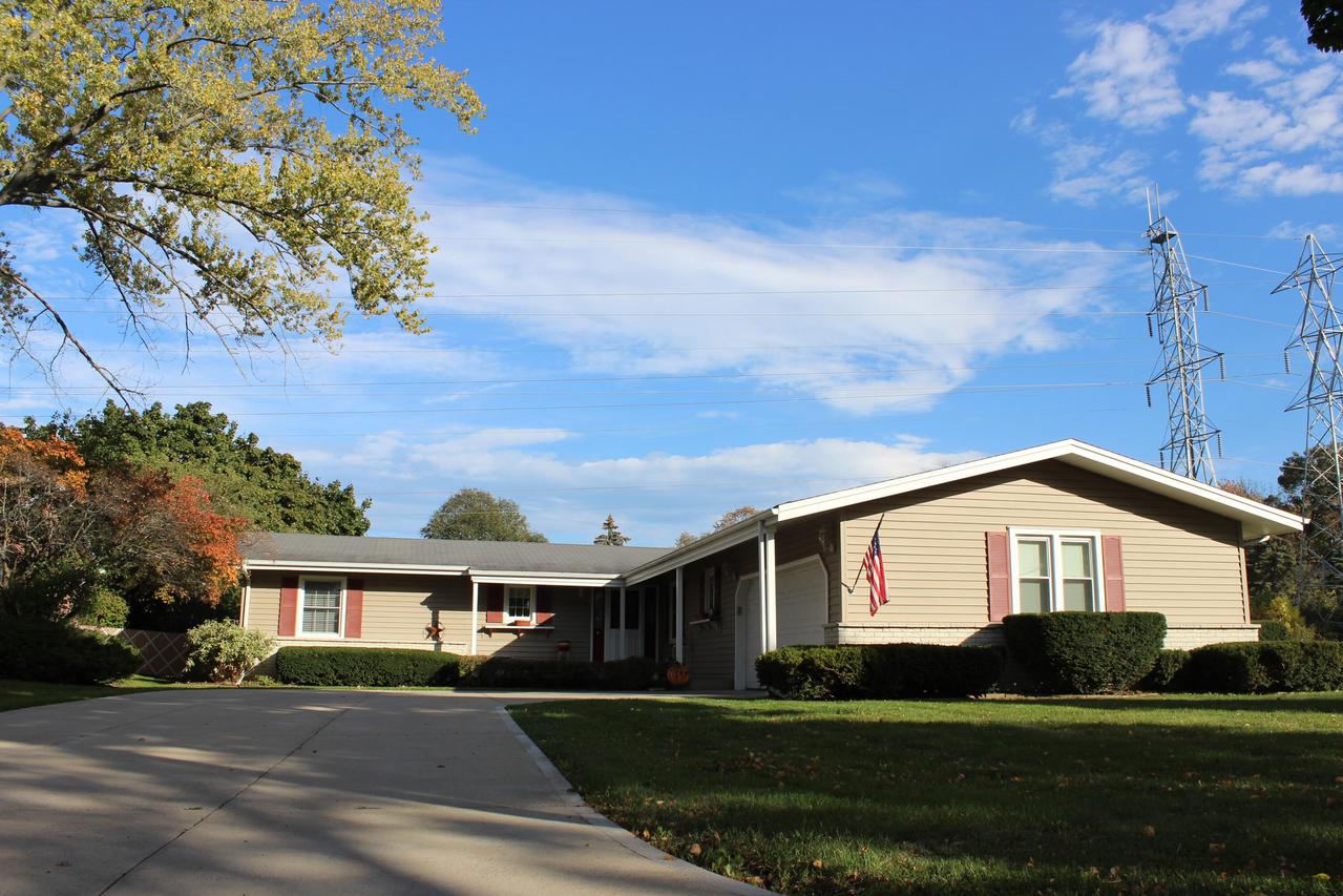 2704 N Park Dr, Wauwatosa, WI 53222