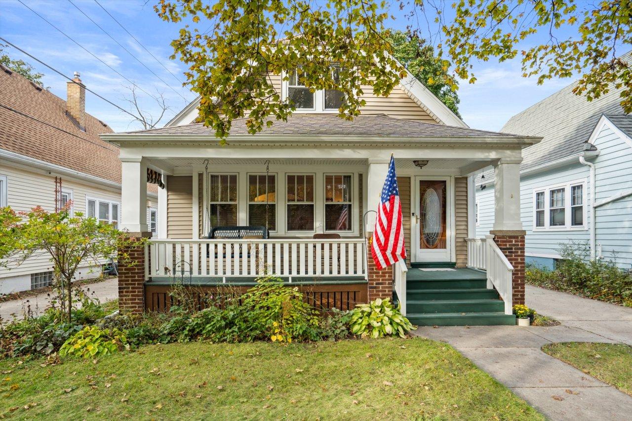 1316 E Lake Bluff, Shorewood, WI 53211