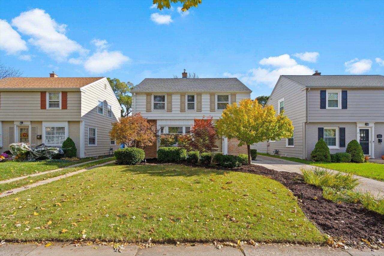5540 N Kent Ave, Whitefish Bay, WI 53217