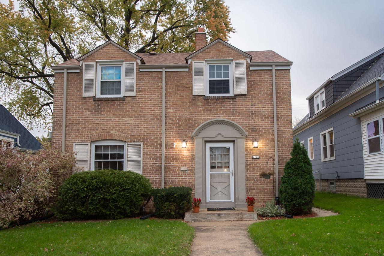 2172 S 88th St, West Allis, WI 53227