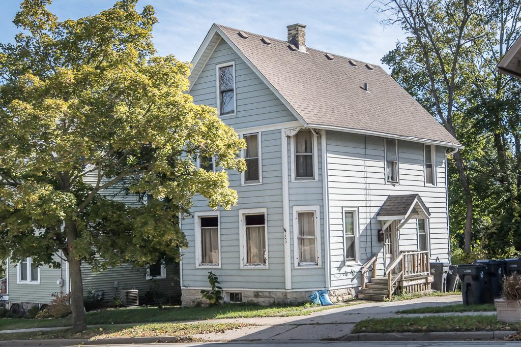 537 Madison St, Waukesha, WI 53188
