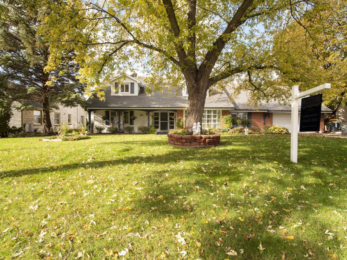 3131 N 102nd St, Wauwatosa, WI 53222