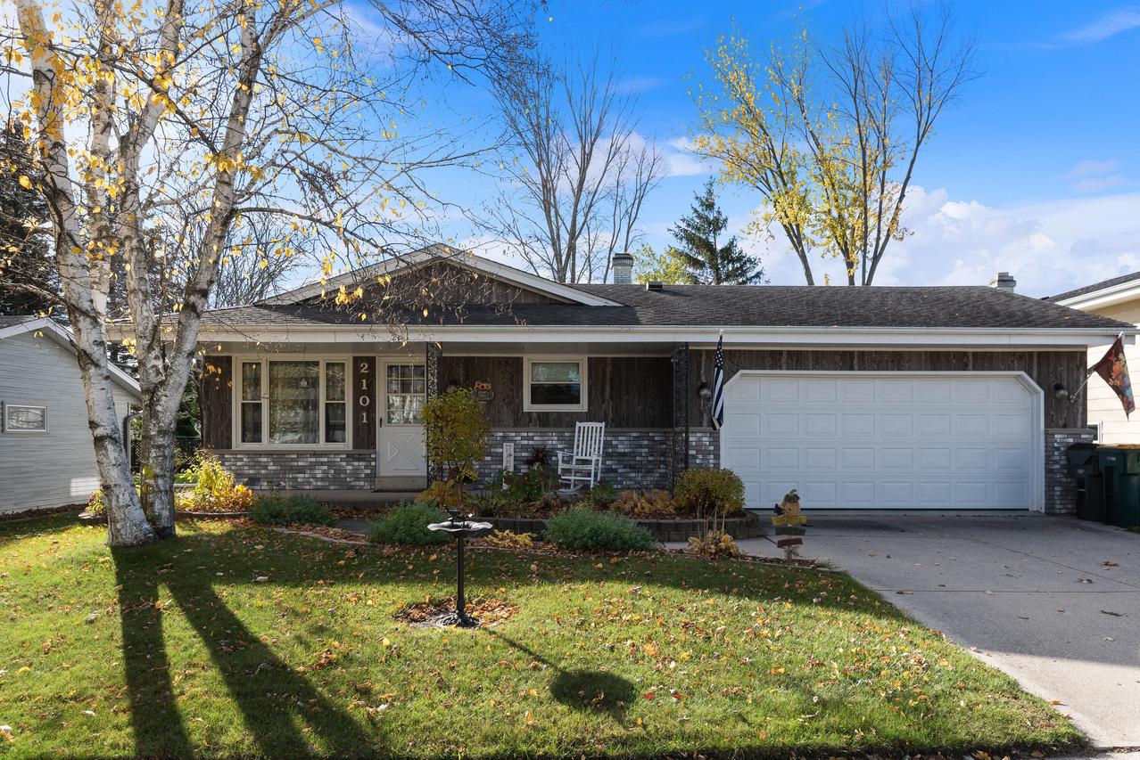 2101 Lenora Dr, West Bend, WI 53090