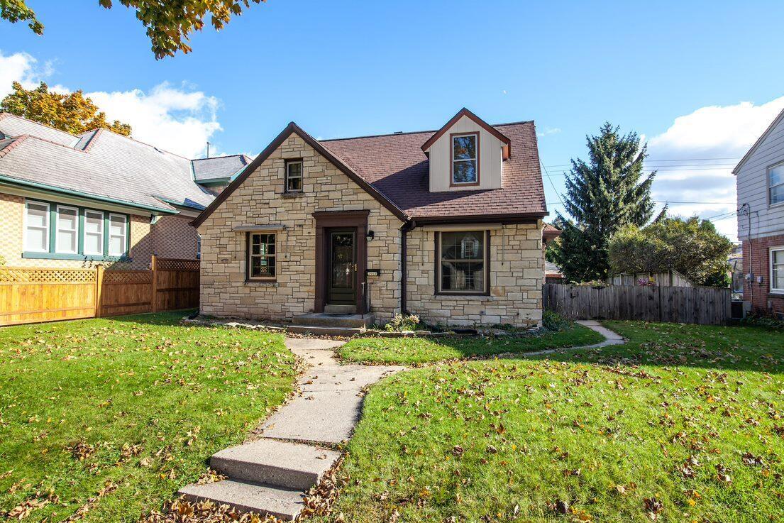 2968 N 77th St, Milwaukee, WI 53222