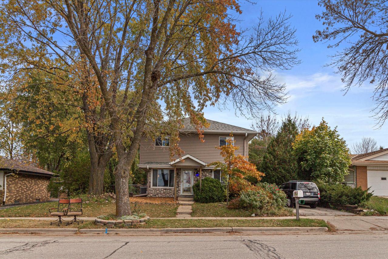 5384 S 9th St, Milwaukee, WI 53221