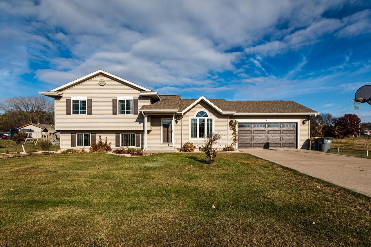 W7520 Sween Dr, Holland, WI 54636