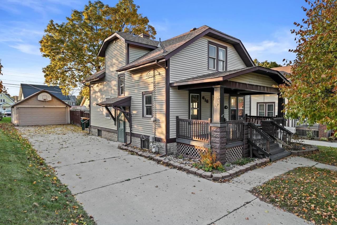 616 S 3rd Ave, West Bend, WI 53095