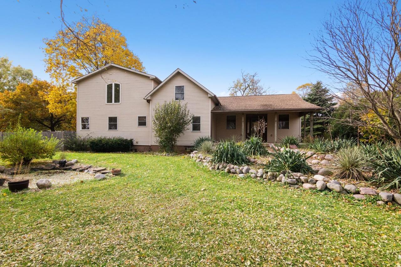 26015 89th St, Salem Lakes, WI 53168