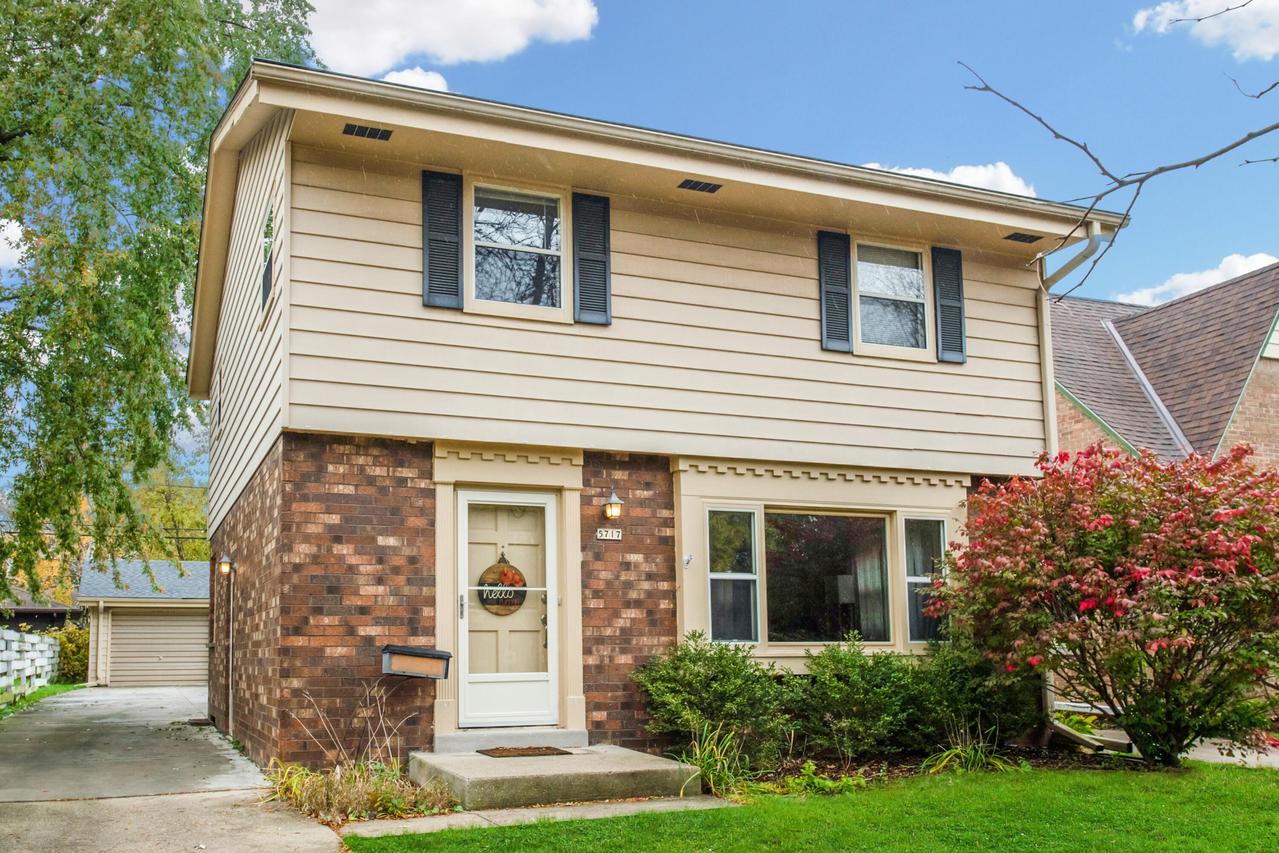 5717 N Ames Ter, Glendale, WI 53209