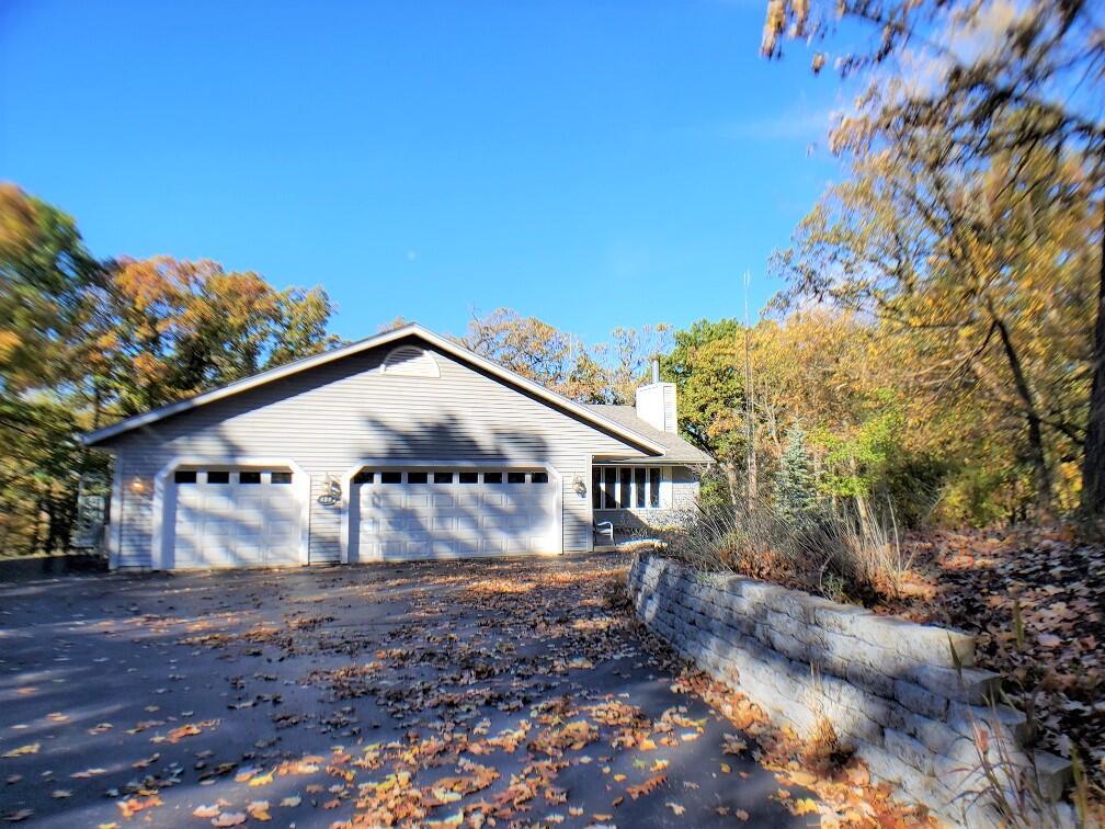 486 Lillian Ct, Delafield, WI 53018