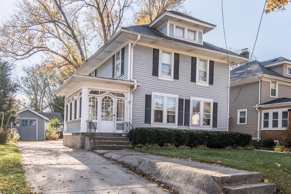537 W College Ave, Waukesha, WI 53186